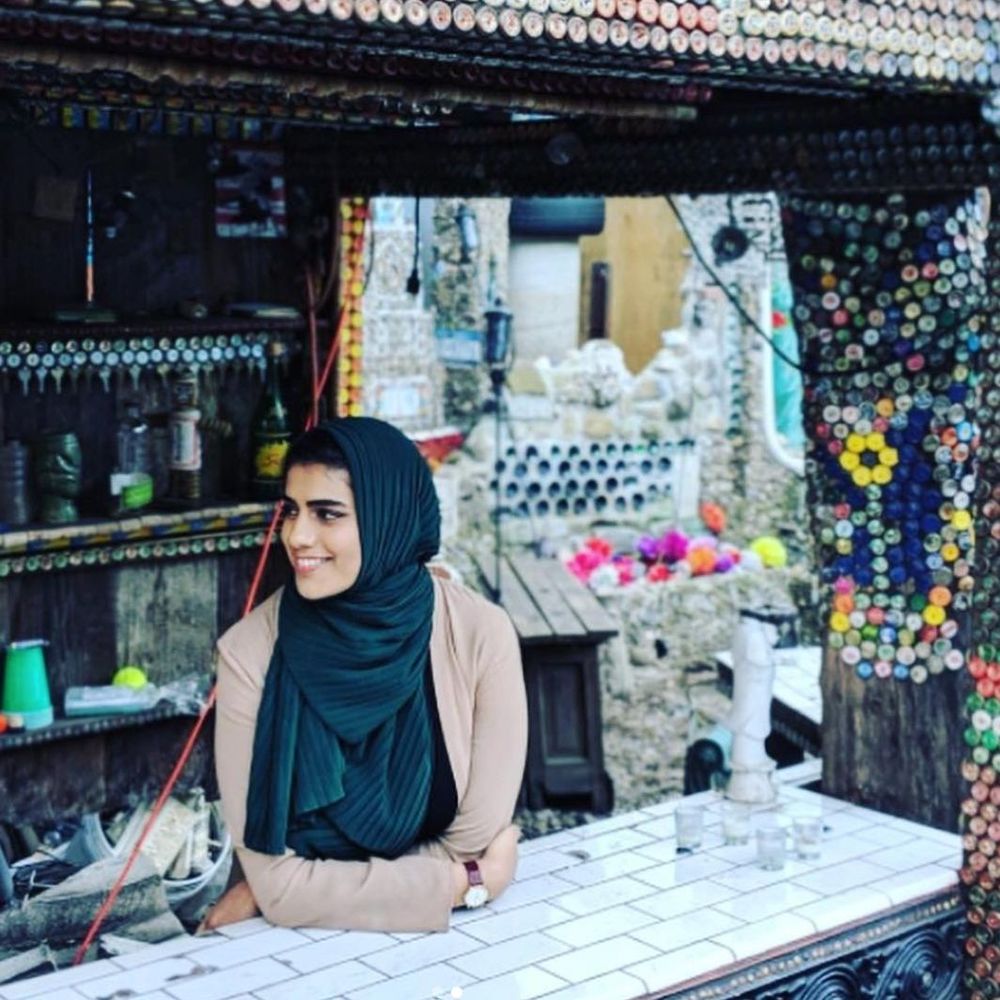 Meet your Posher, Naima